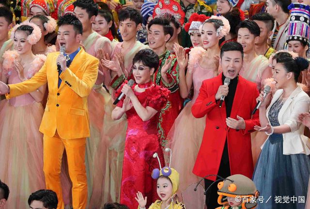 李谷一春晚舞台领衔献唱《难忘今宵》,75岁歌唱家青春永驻!